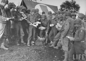 distribution courrier genie us italie en 1944 par Margaret Bourke White