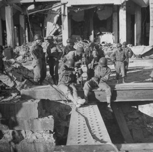 reconstruction pont genie us en octobre 1943 à Naples