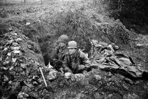 soldat us foxehole belgique 1944 par john florea